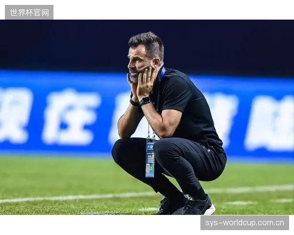 海港夏窗被迫调整引援策略,安佩姆或因边路无人留队。 海港夏窗被迫调整引援策略,安佩姆或因边路无人留队。